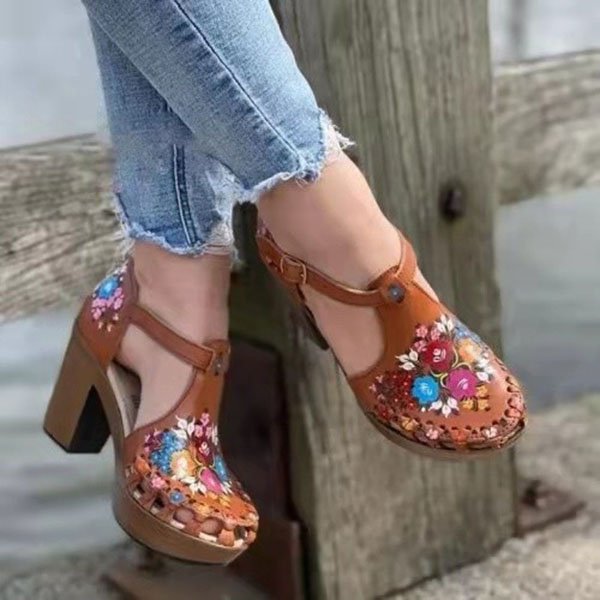 Flowery Strapped Clogs